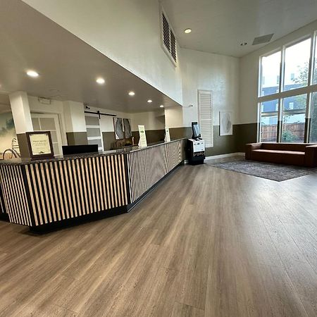 Prodigy Hotel, A Days Inn By Wyndham Davis Exterior foto