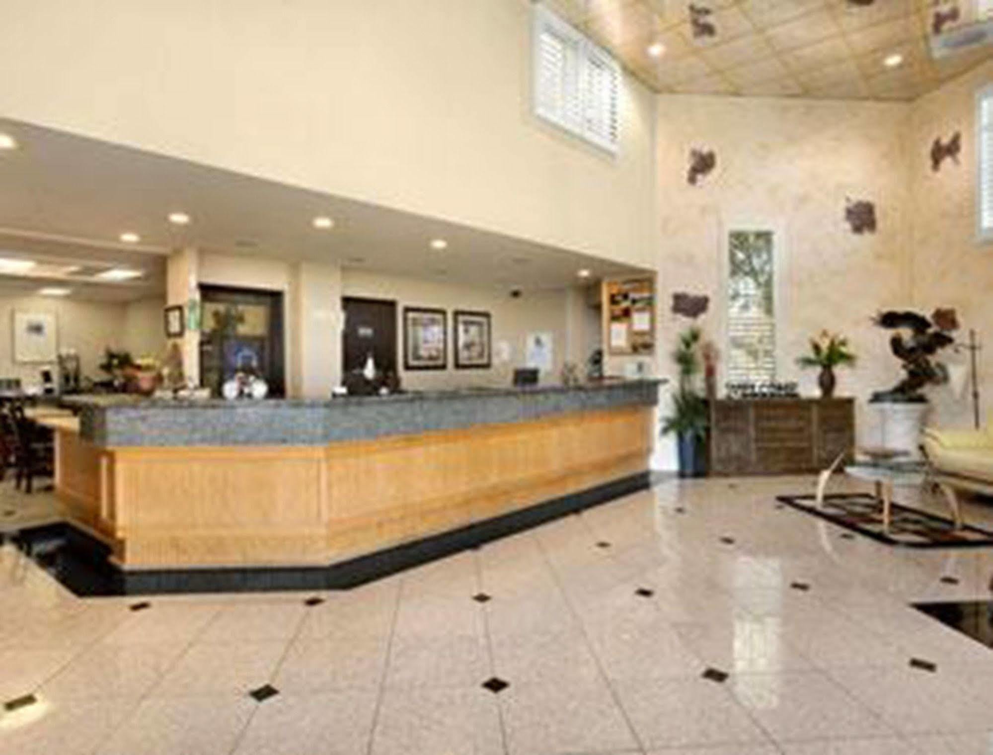 Prodigy Hotel, A Days Inn By Wyndham Davis Exterior foto
