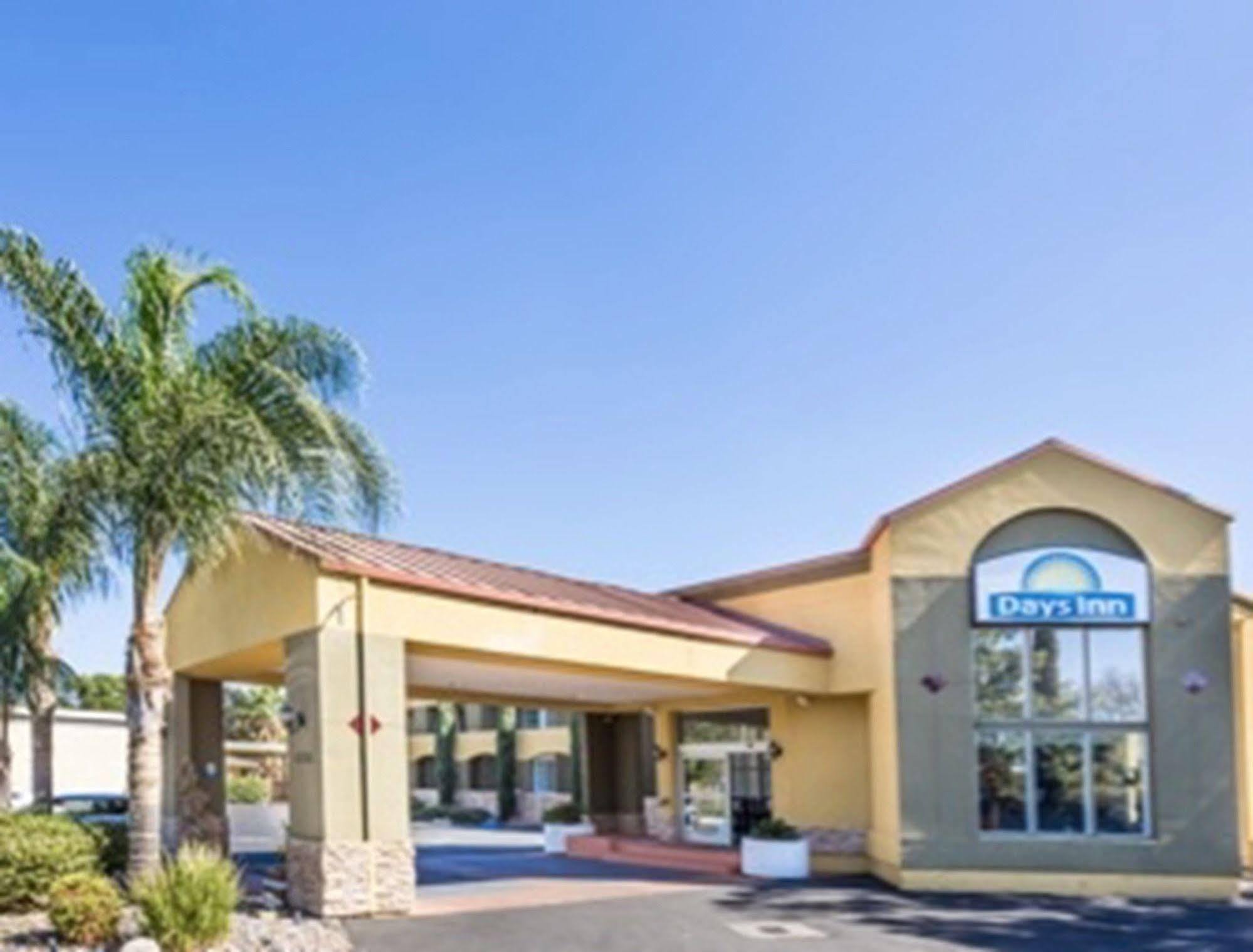 Prodigy Hotel, A Days Inn By Wyndham Davis Exterior foto