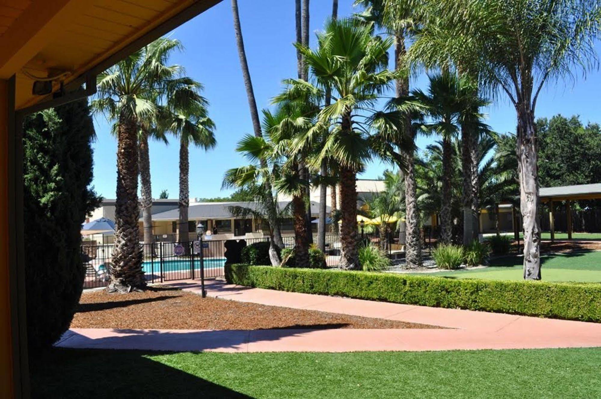 Prodigy Hotel, A Days Inn By Wyndham Davis Exterior foto
